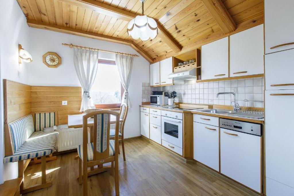 Alpinia Apartments بليد المظهر الخارجي الصورة